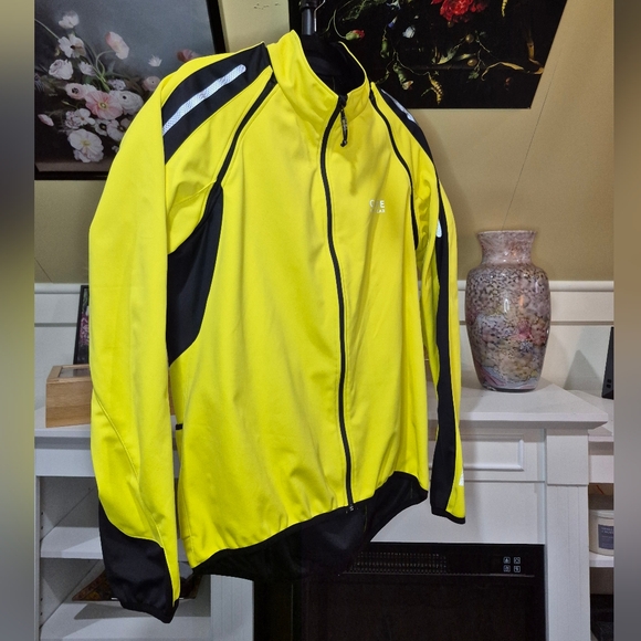 Men's Yellow and Black Windstopper Cycling Jacket With Removable Sleeves - Picture 1 of 10